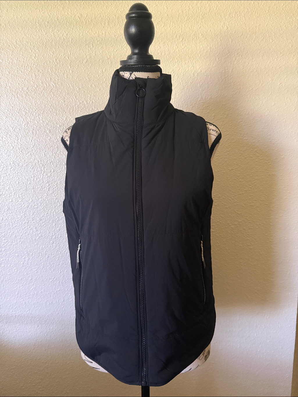 Obo: Vuori Quilted Stand-Collar Vest - Women Jackets
